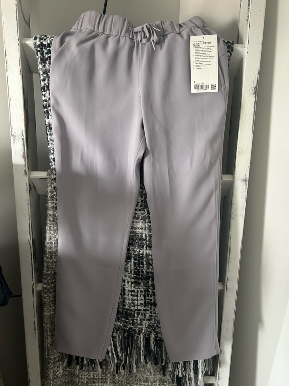 Lululemon on the fly size 4 pant NWT